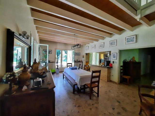 Maison de campagne de 313 m2 avec parc arboré de 7 284 m2 313m² Blasimon