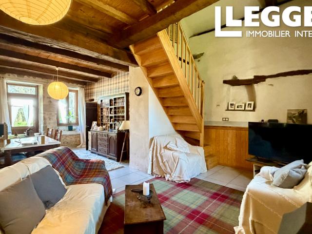 Maison de campagne de 4 à 5 chambres avec un magnifique jardin, une grange et un bois