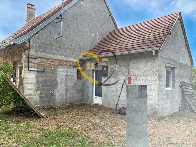 Maison de campagne de 75 m2 à rénover à Jars
