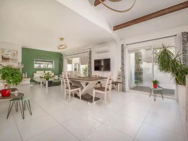 Maison de campagne de luxe de 4 chambres en vente Marseille, Provence Alpes Côte d'Azur