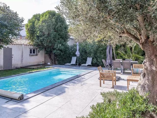 Maison de campagne de luxe de 6 chambres en vente Marseille, Provence Alpes Côte d'Azur