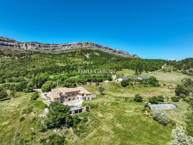 Maison de luxe de 20 pièces en vente à Entrepierres, France