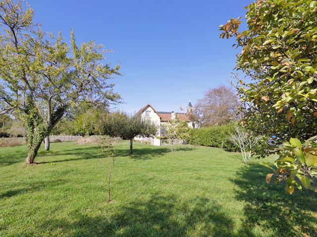 Maison de campagne des années 30 et son grand parc verger