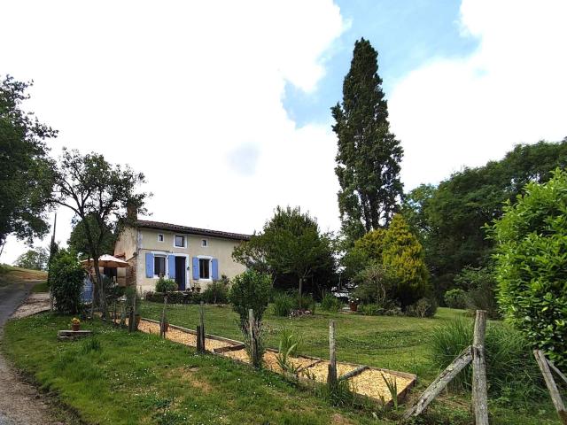 Maison De Campagne Environnement Calme Et Piscine 96m² Chasseneuil sur Bonnieure