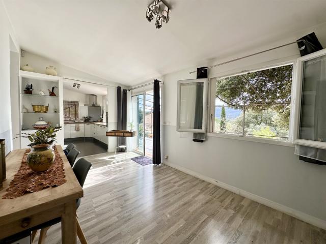 Maison de campagne en situation dominante / Vue dégagée 129m² Cuges les Pins