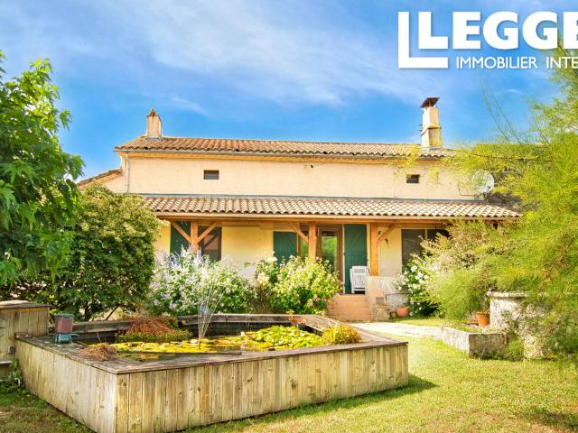 Maison de campagne en pierre avec piscine et jardin