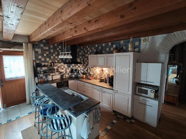 Maison de campagne en pierre, terrain, piscine