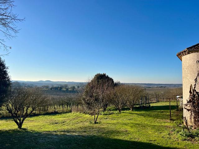 Maison de campagne en pierre, très belle vue position domin. 79m² Beaugas