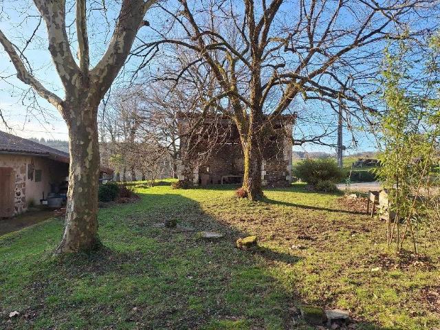 Charmante maison en pierre à Rouzède, 4 chambres 150m² Montbron