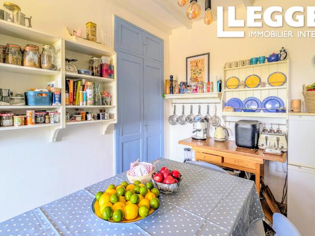 Maison de campagne indépendante avec un beau terrain et une deuxième maison à rénover !