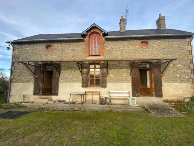 MAISON DE CAMPAGNE ISOLEE DANS UN CADRE CHAMPETRE CERCY LA