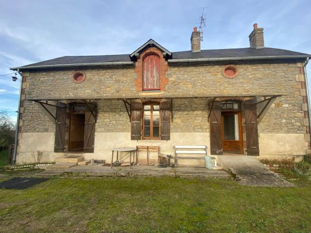Maison De Campagne Isolee Dans Un Cadre Champetre Cercy La. 97m² Cercy la Tour