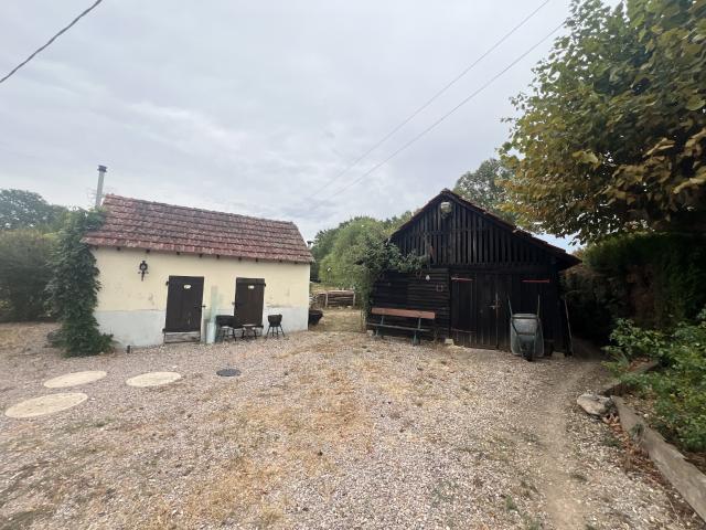 Maison de campagne: Longère rénovée au calme, à proximité de Châteaumeillant