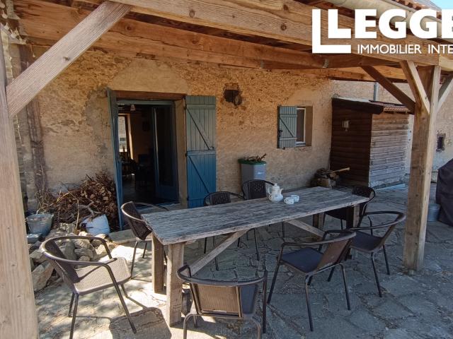Maison de campagne + maison d'amis, granges, 4679 m² terrain, belle vue, hameau calme, proche commodités