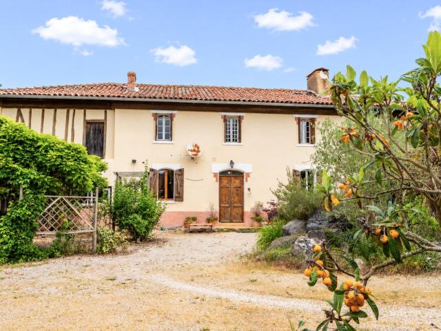 Maison de campagne Superbe emplacement en périphérie du vill. 300m² Charlas