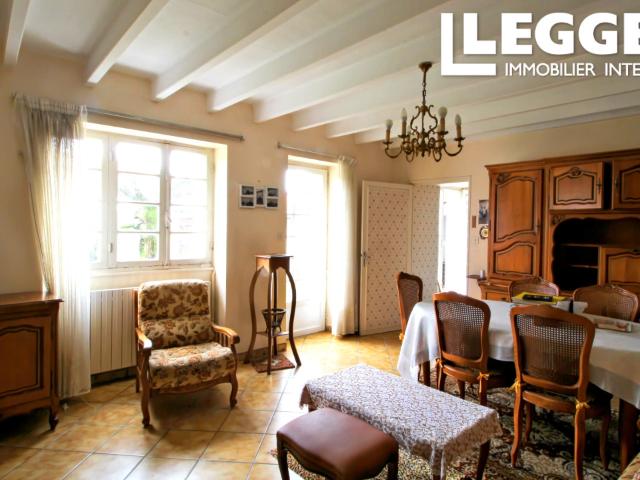 Maison de campagne pleine de charme avec 4 chambres, jardin et deux garages