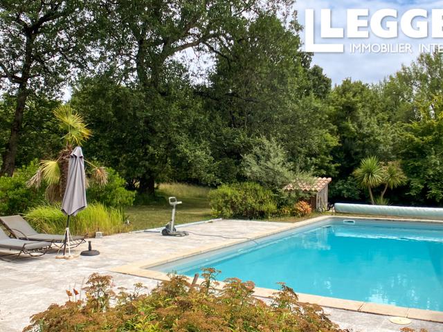 Maison de campagne rénovée avec charme – 5 chambres, piscine, jardin et agencement flexible