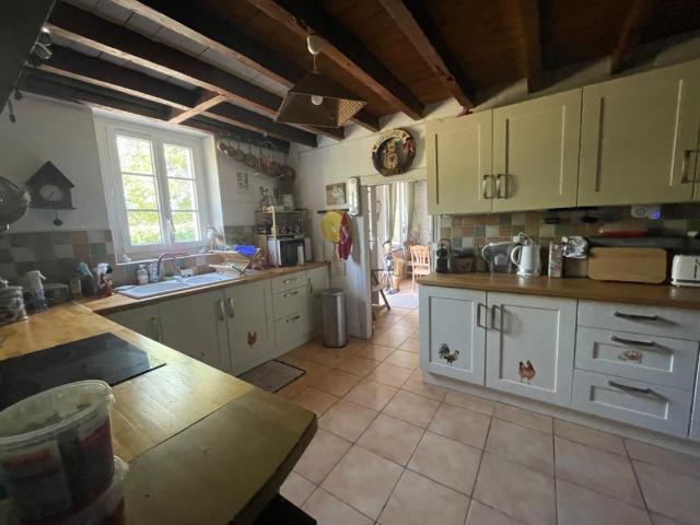 Maison de campagne rénovée avec splendide vue campagne 15300. 122m² La Celle Dunoise