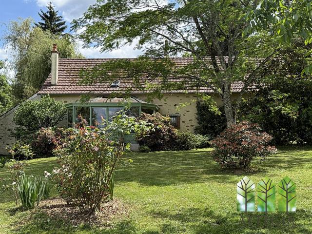 Maison de campagne rénovée avec verger, prairie et abri chev. 165m² Vijon