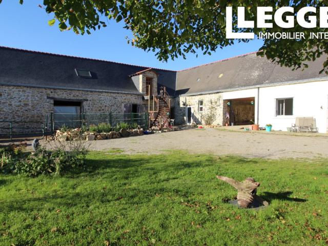 Maison de campagne très privée avec 3 chambres plus un appartement de luxe avec écuries et terrain de 3.7Ha