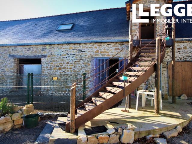Maison de campagne très privée avec 3 chambres plus un appartement de luxe avec écuries et terrain de 3.7Ha
