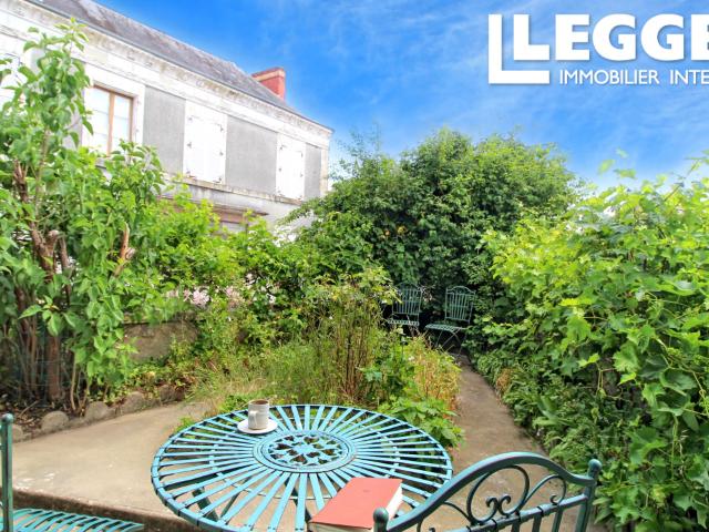 Maison de caractère magnifiquement rénovée avec cour/jardin et dépendances