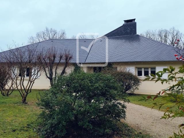 Maison de caractère nichée dans un écrin de verdure