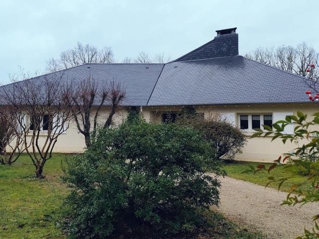 Maison de caractère nichée dans un écrin de verdure 232m² Noailles