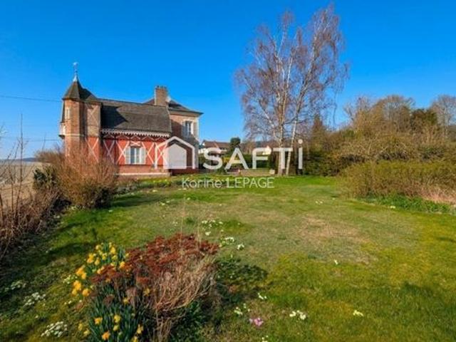 Maison de caractère atypique semi mitoyenne