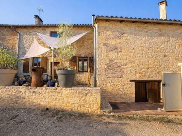 Maison de caractère au c'ur d'un village avec seco