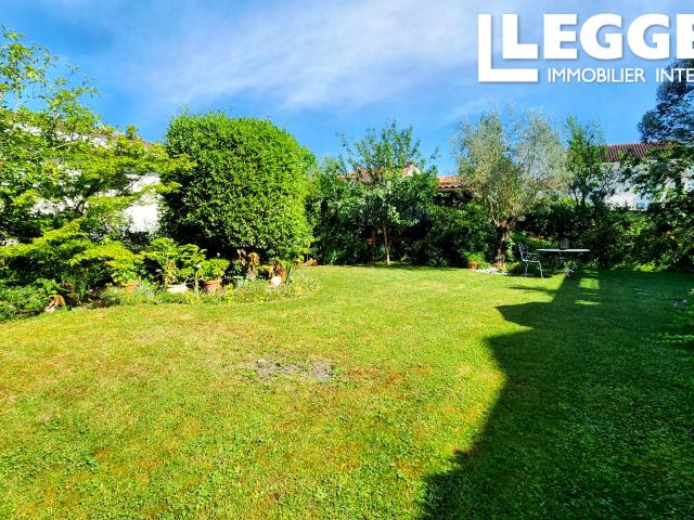 Maison de caractère au cœur de Talence de 330 m² sur parcelle arborée de 1 310 m²