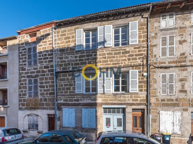 Maison de ville avec terrasse et potentiel locatif Centre historique de Langeac
