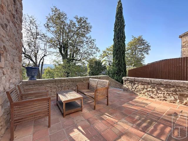 Maison de caractère au coeur du village 175m² Vallon Pont d'Arc