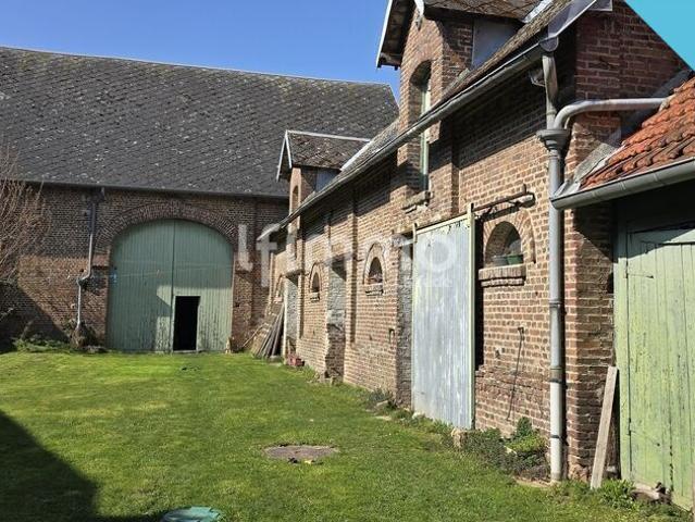 Maison de caractère, au village