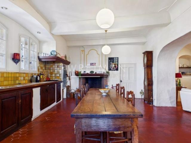 Maison de caractère aux volumes rares avec terrasse Roquebrune sur Argens