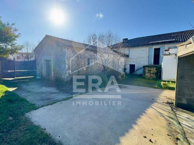 Maison de caractère aux multiples possibilités au coeur du village