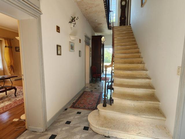 Maison de caractère aux portes d'Albi 198m2 habitables, 97