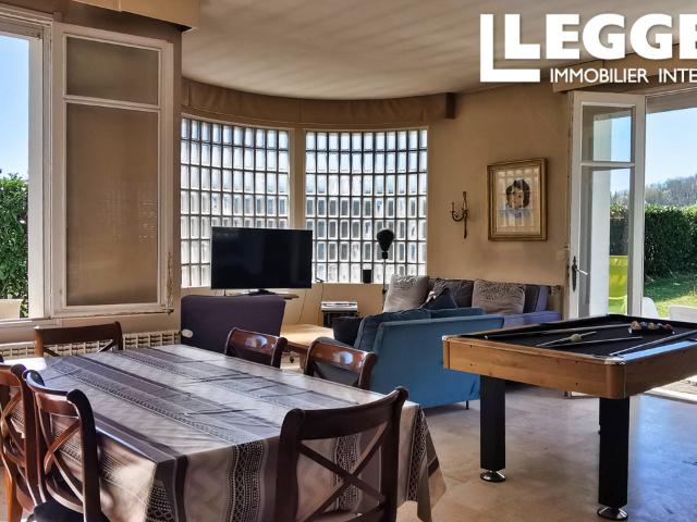 Maison de caractère avec 3 chambres, jardin, garage et beau potentiel, proche Saint Aignan sur Cher et Beauval