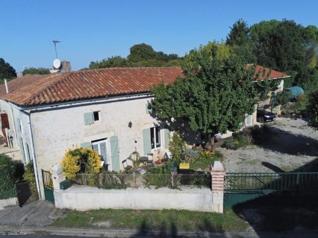 Maison de Caractère avec 5 Chambres Avec Terrain, 6 Minutes d'Aunac Sur Charente