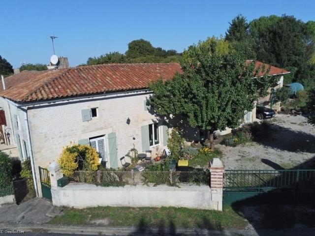 Maison de Caractère avec 5 Chambres Avec Terrain, 6 Minutes 168m² Saint Sulpice de Ruffec