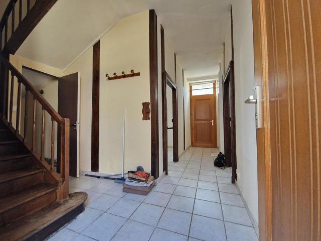Maison de charme avec cour, garage et potentiel d'agrandissement