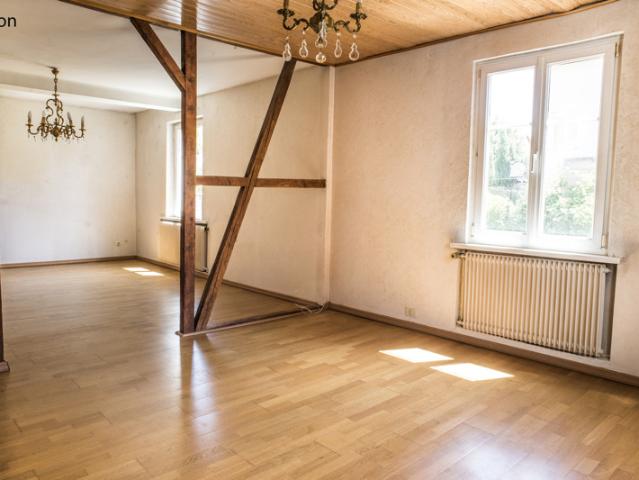 Maison de caractère avec beau potentiel d'aménagement 129