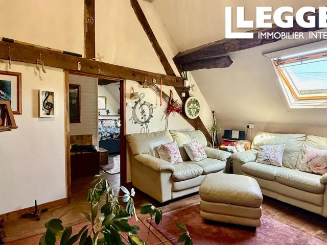 Maison de caractère avec gîte indépendant, granges et 1,14 hectare de terrain