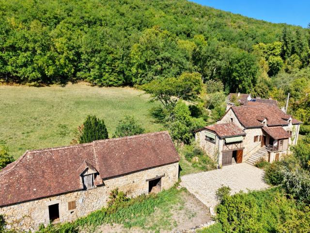 Maison de caractère avec grange et plus de 2,5 ha de terrain 122m² Saint Pierre Toirac