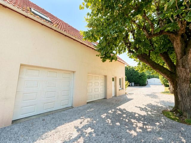 Maison de caractère avec double garage et appartement indépendant