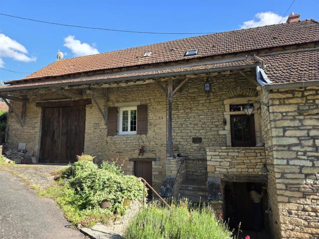 Maison de caractère avec dépendances et ancienne saboterie 121m² Tournus