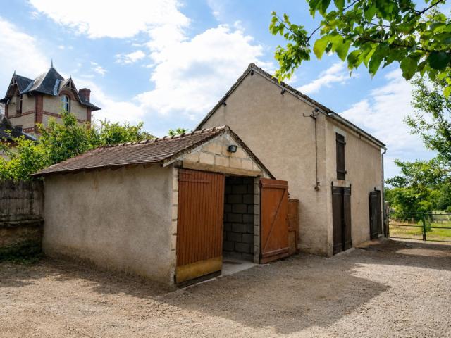 Maison de caractère avec dépendances et terrain Lussac les Egl