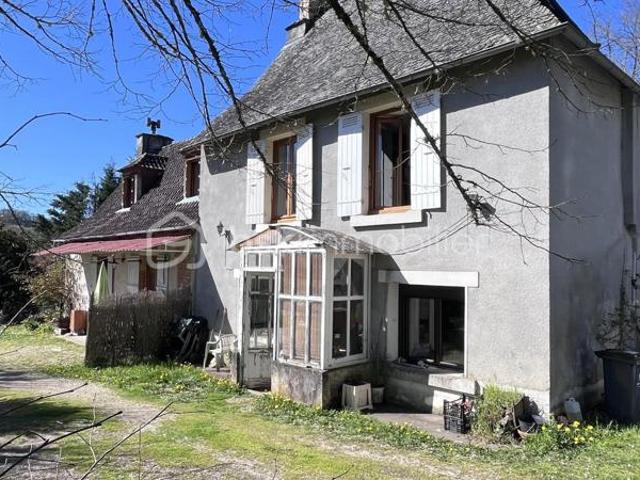 ? Maison de caractère + gîte indépendant + 5 488 m² constructibles