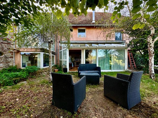 Maison de caractère avec jardin clos et garage