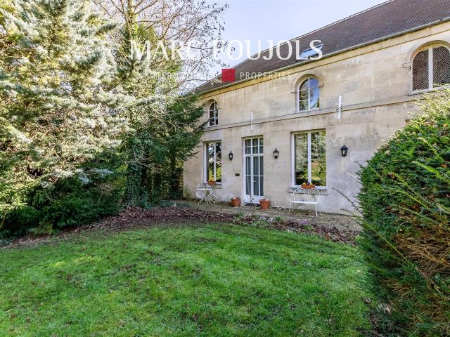 Maison de Caractère avec jardin et Gîte 420m² Mouy